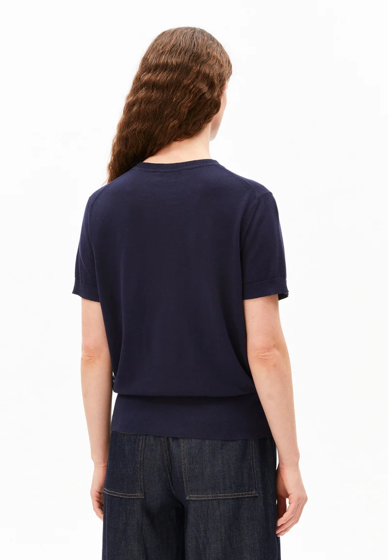 KURZÄRMLIGER STRICKPULLOVER | tinted navy