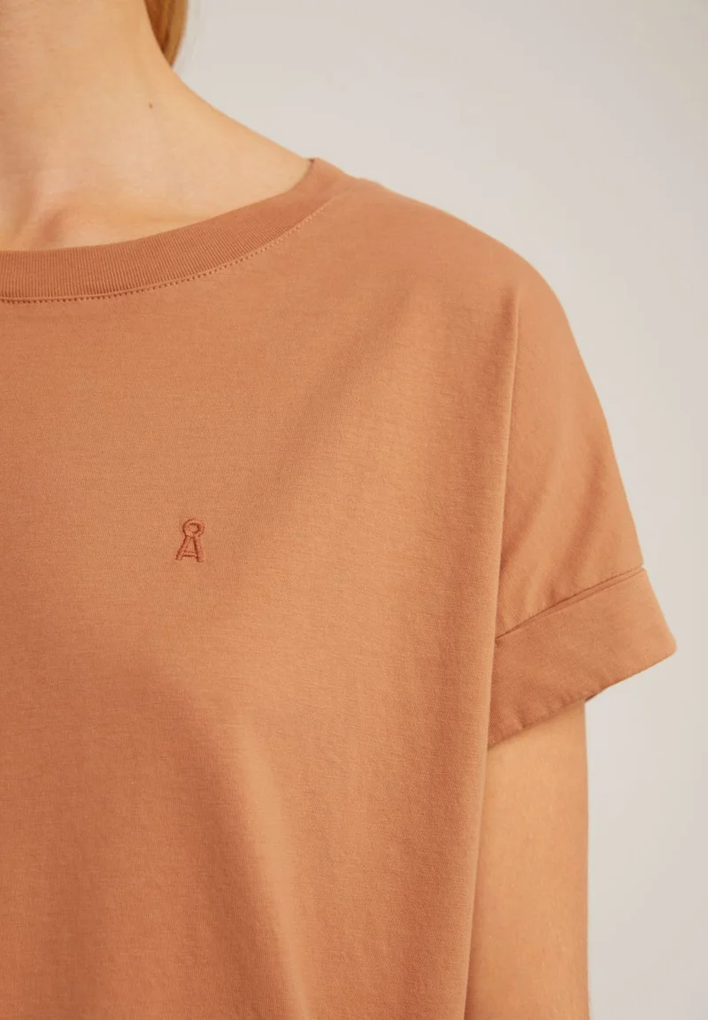 IDAARA T-SHIRT | toasted hazel