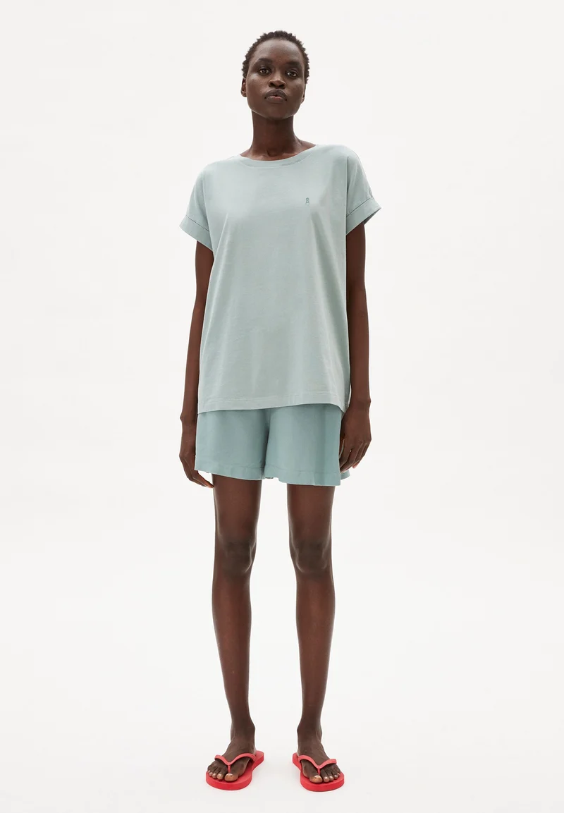 IDAARA T-SHIRT | eucalyptus green