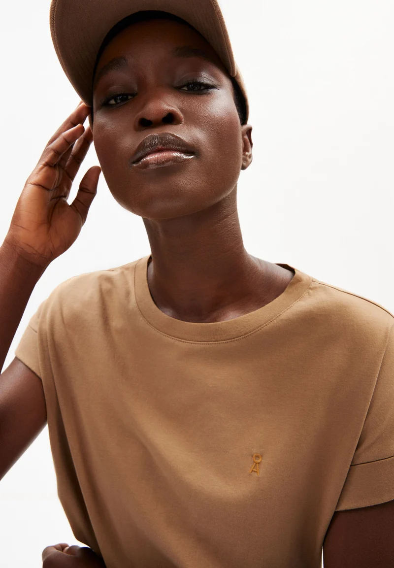 IDAARA T-SHIRT | smoky almond