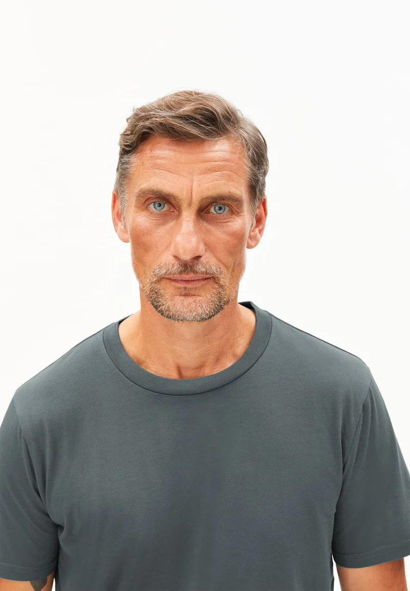JAAMES T-SHIRT | space steel