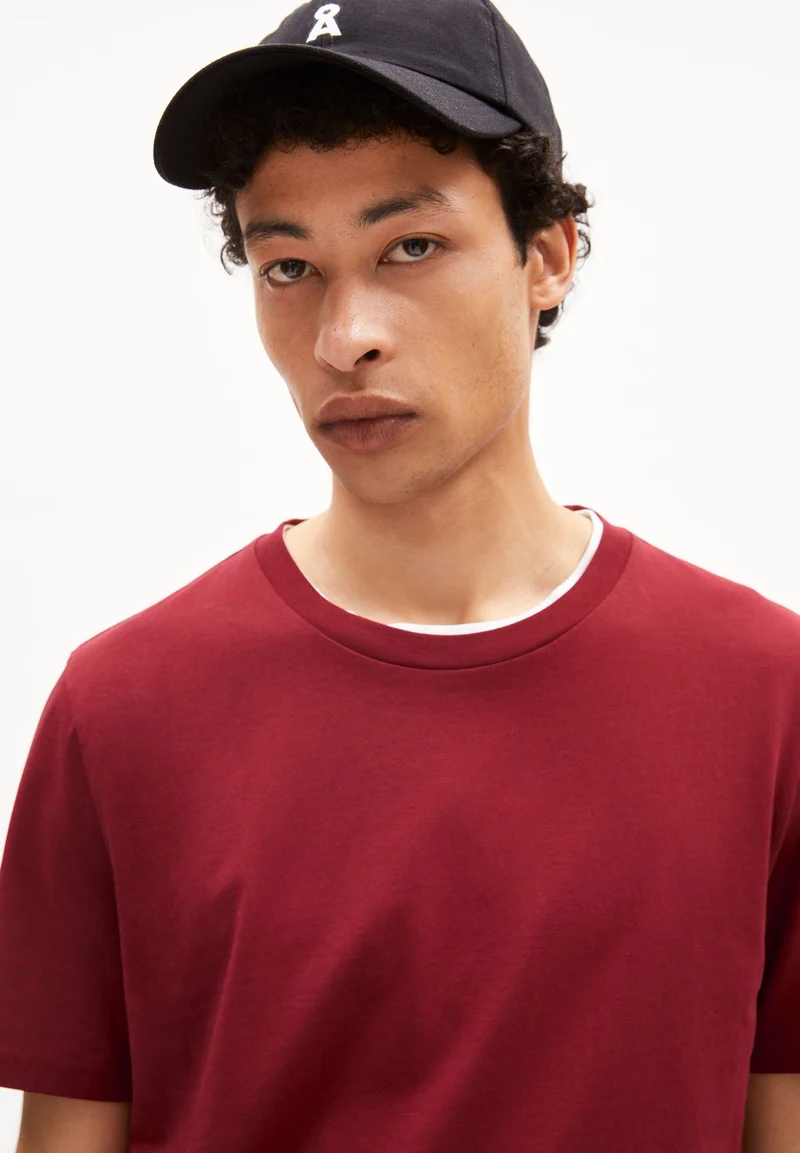 JAAMES T-SHIRT | dark crimson