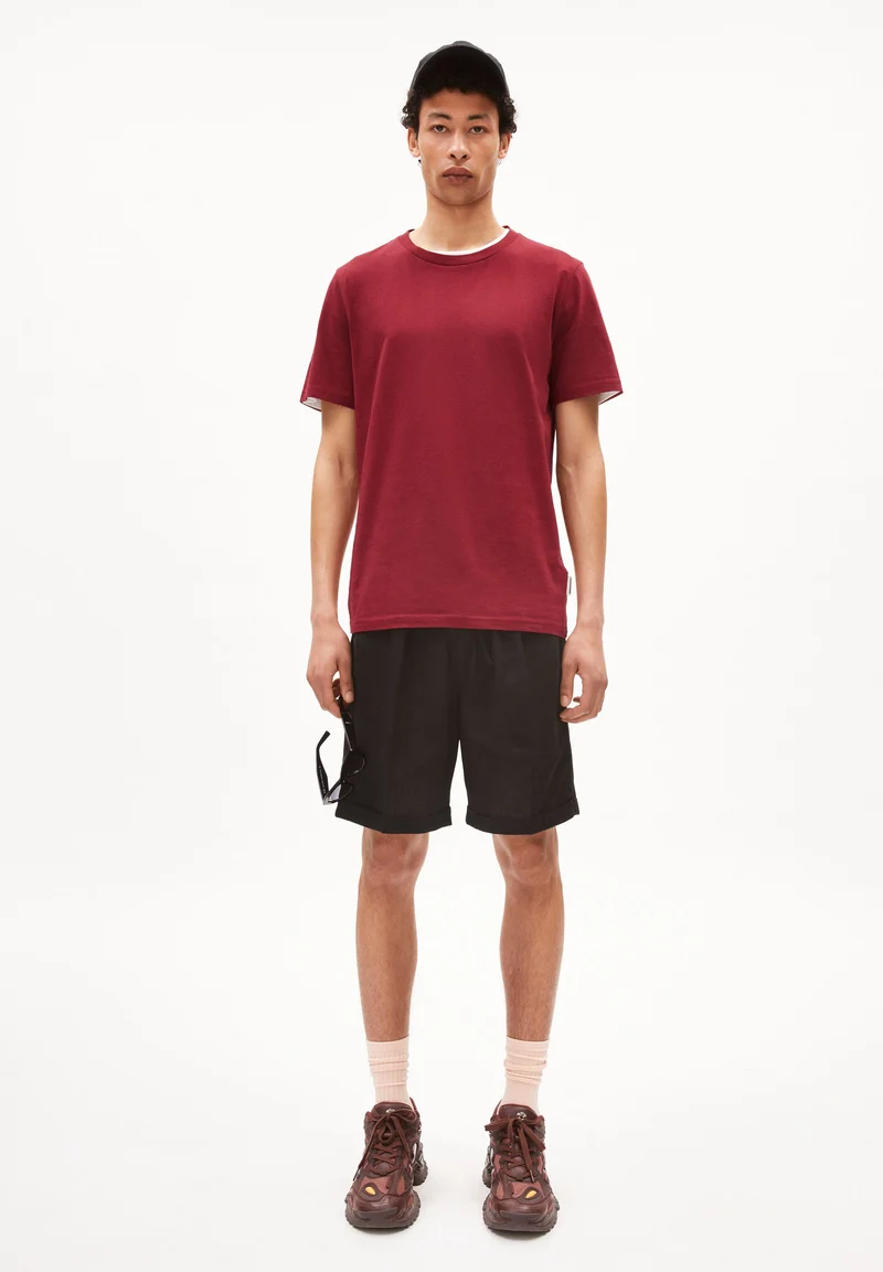 JAAMES T-SHIRT | dark crimson