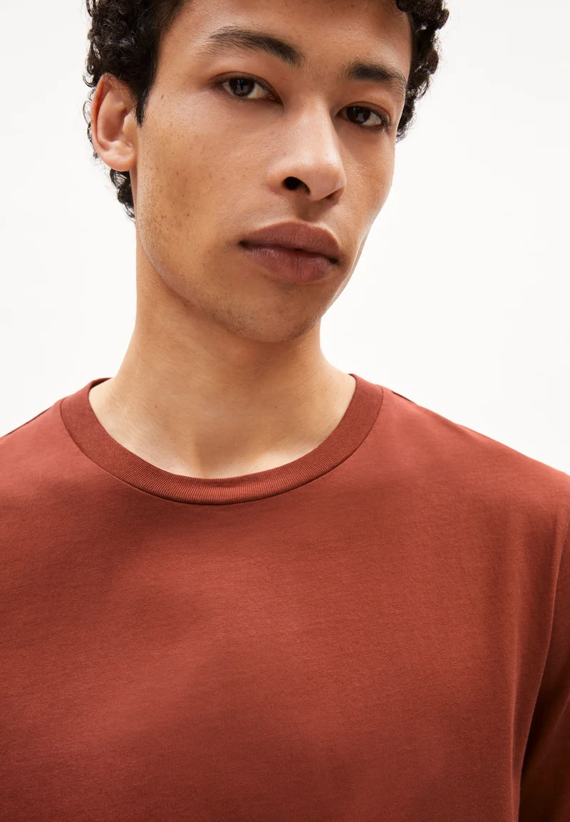 JAAMES T-SHIRT | dark amber