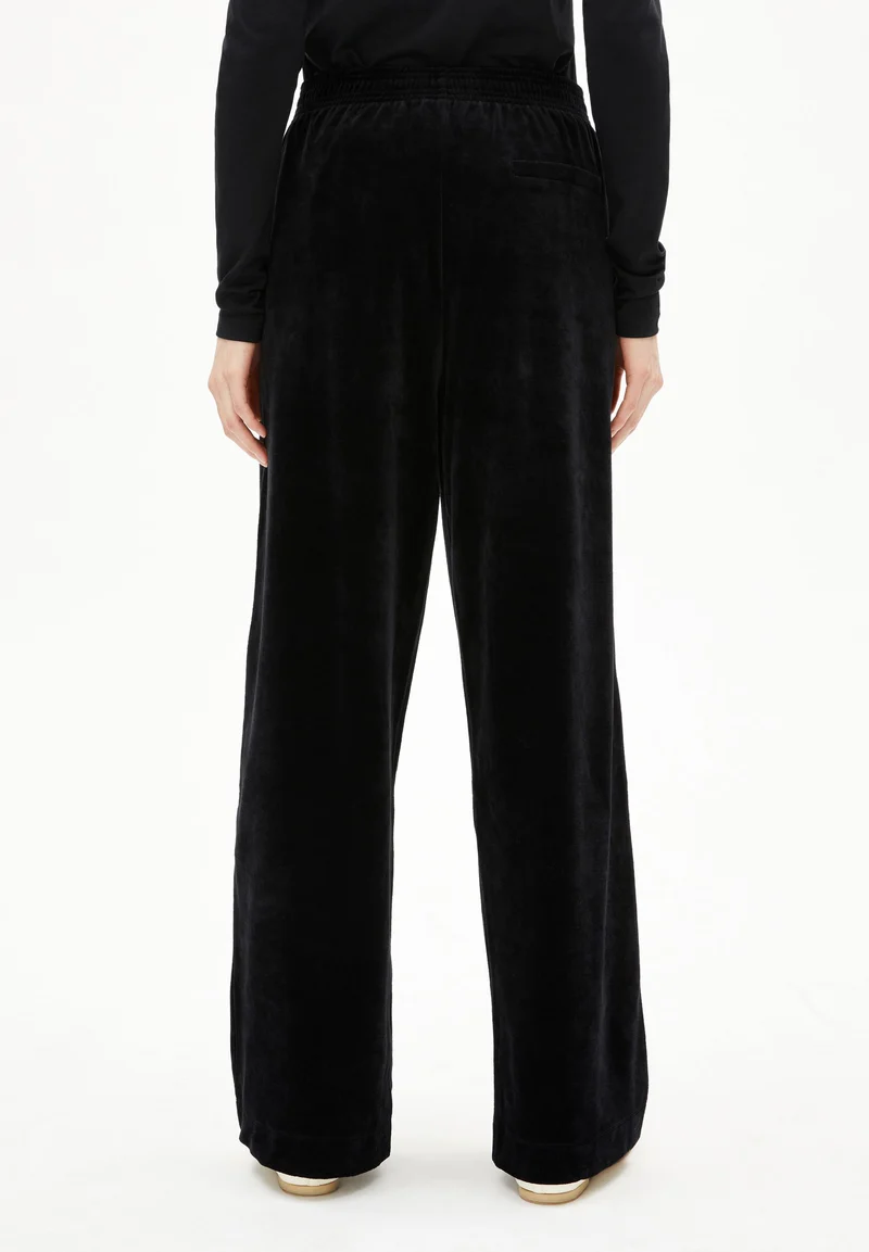 VATINAA VELVET | black