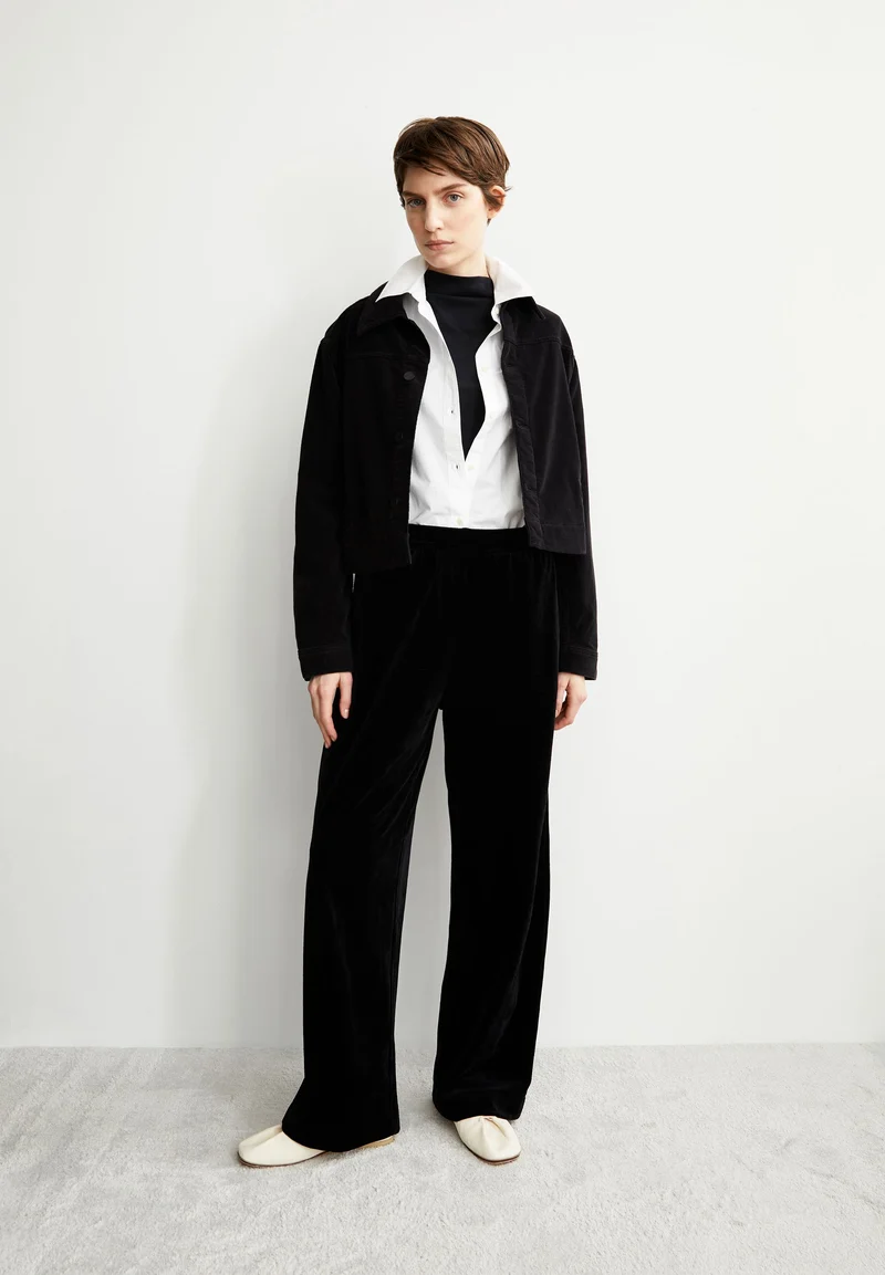 VATINAA VELVET | black