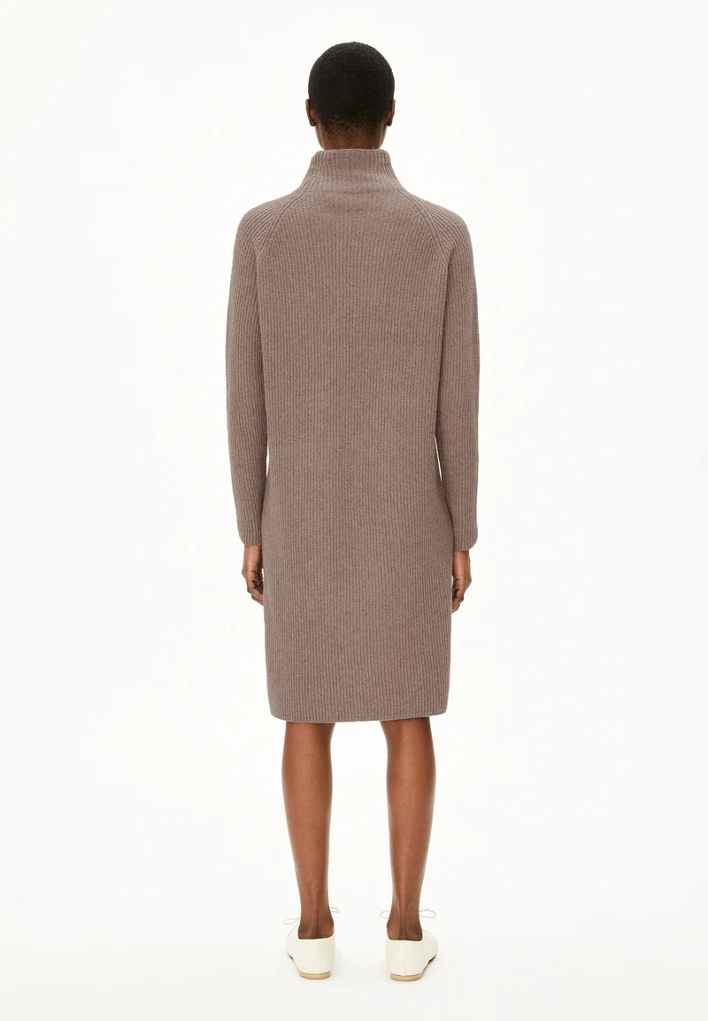 MILLAANA KLEID | cinnamon dust melange