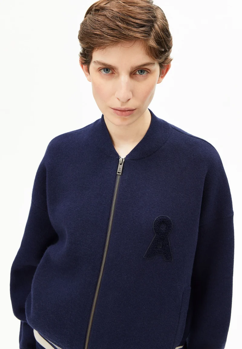 ICONIC Å BOMBERJACKE | tinted navy-oatmilk