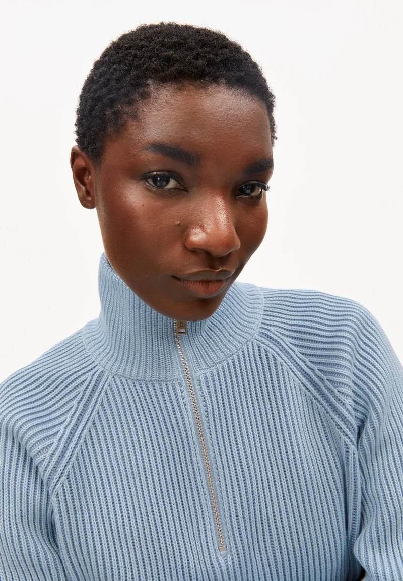 VANISÉ STRICKTROYER | blue glow-dark blue glow