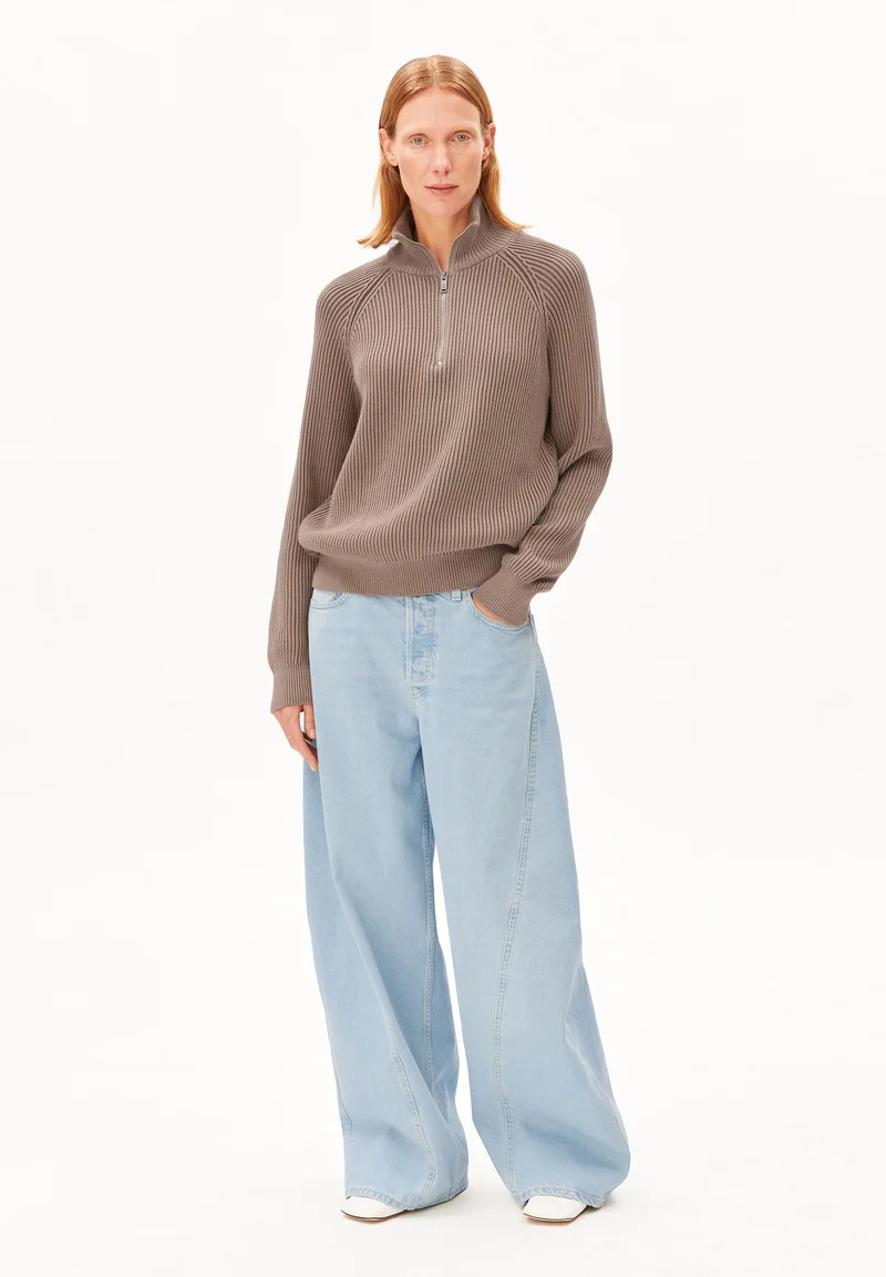 VANISÉ STRICKTROYER | cinnamon dust-dark cinnamon dust