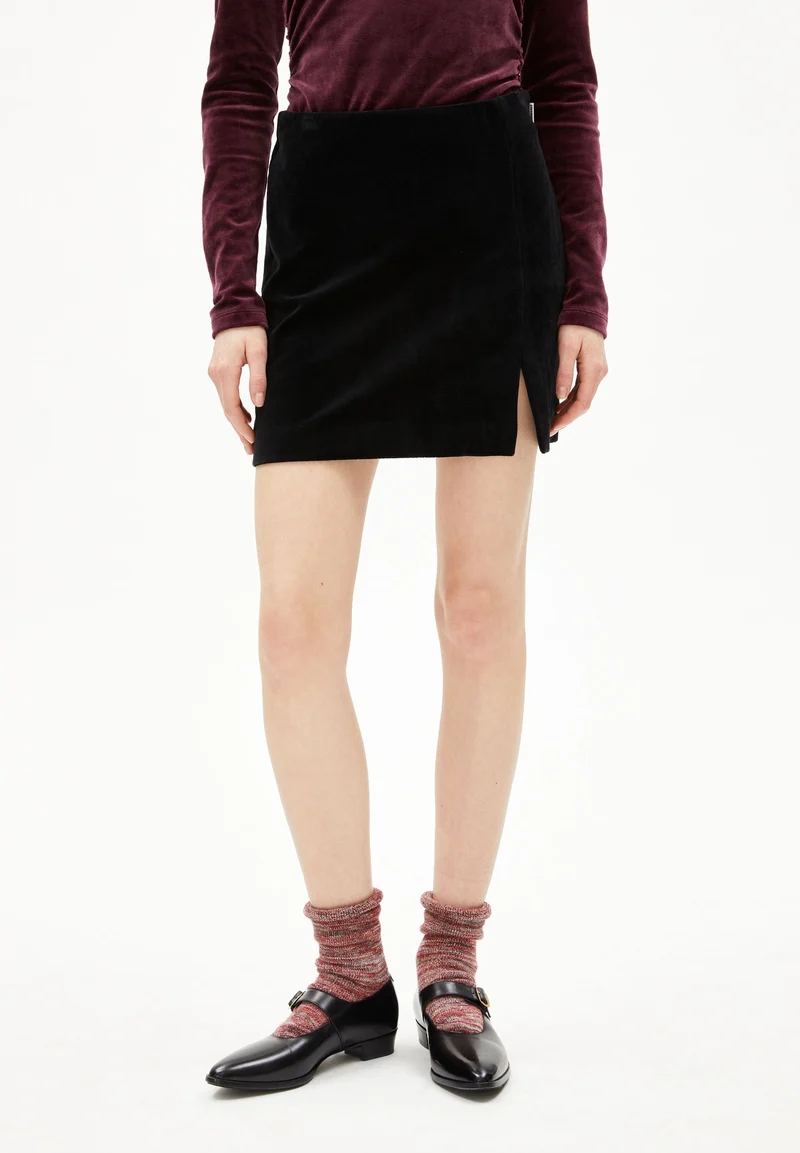 VANJARAA VELVET | black