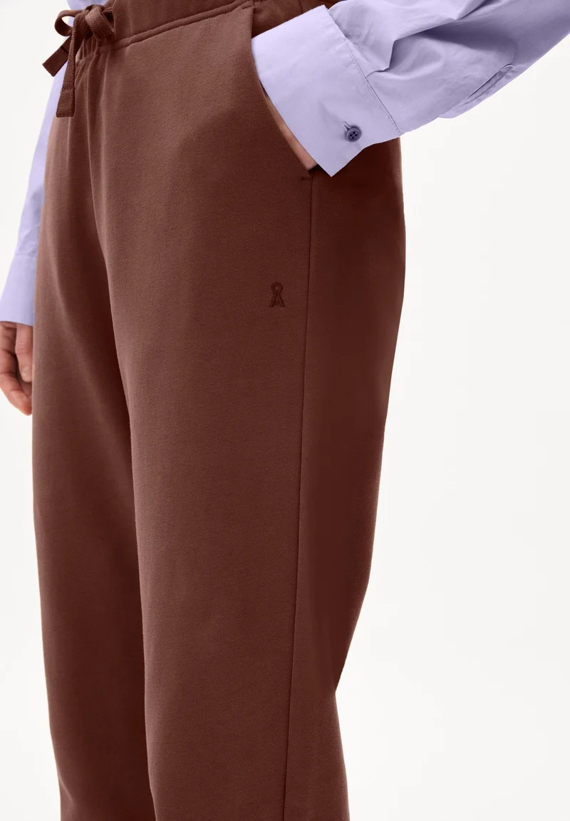 IVAA | deep brown