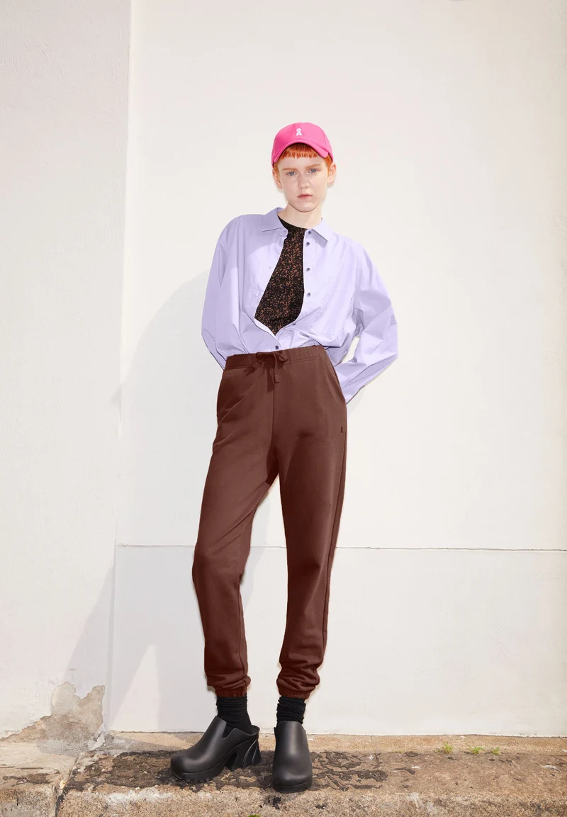 IVAA | deep brown