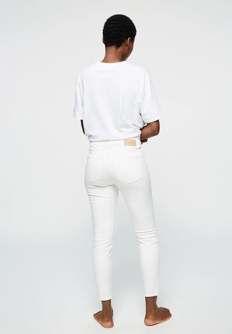 TILLAA CROPPED | off white