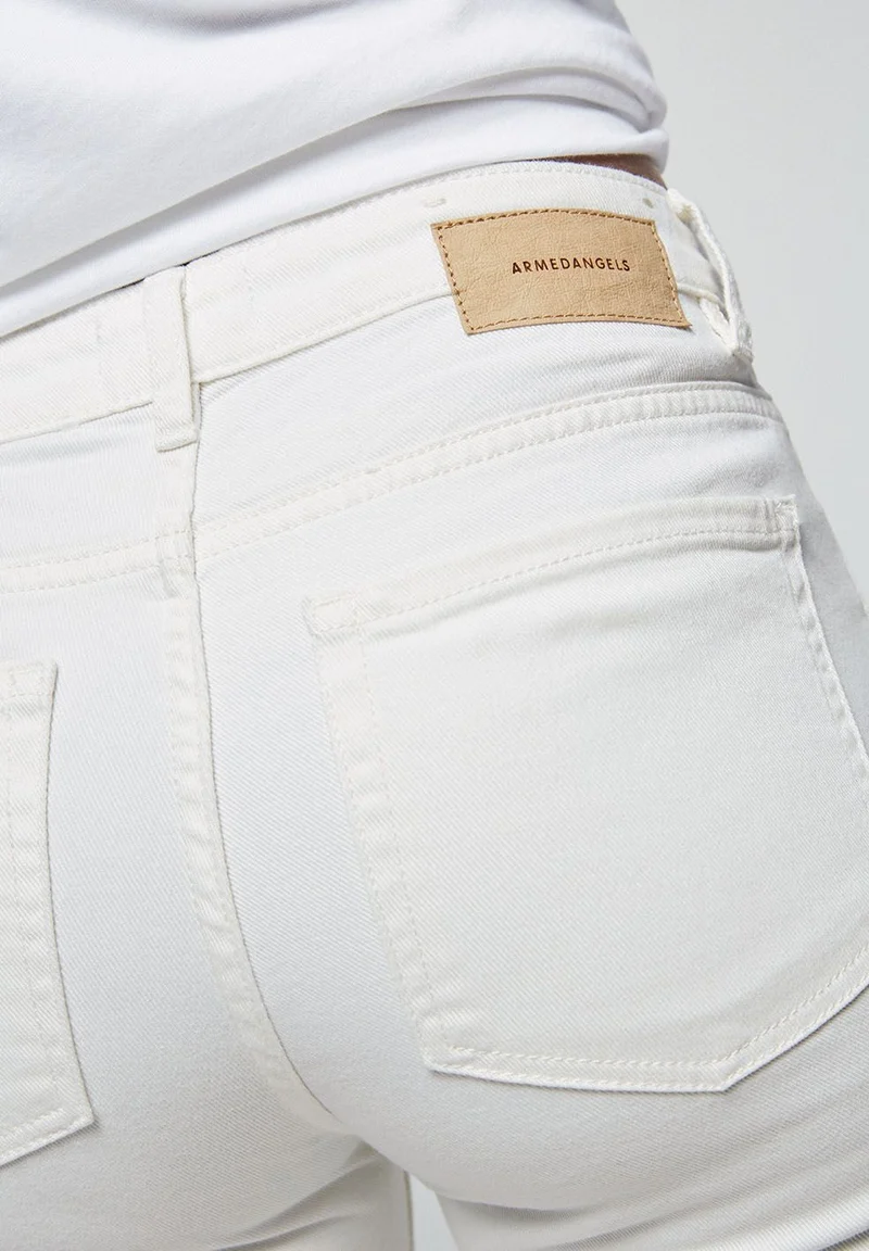 TILLAA CROPPED | off white