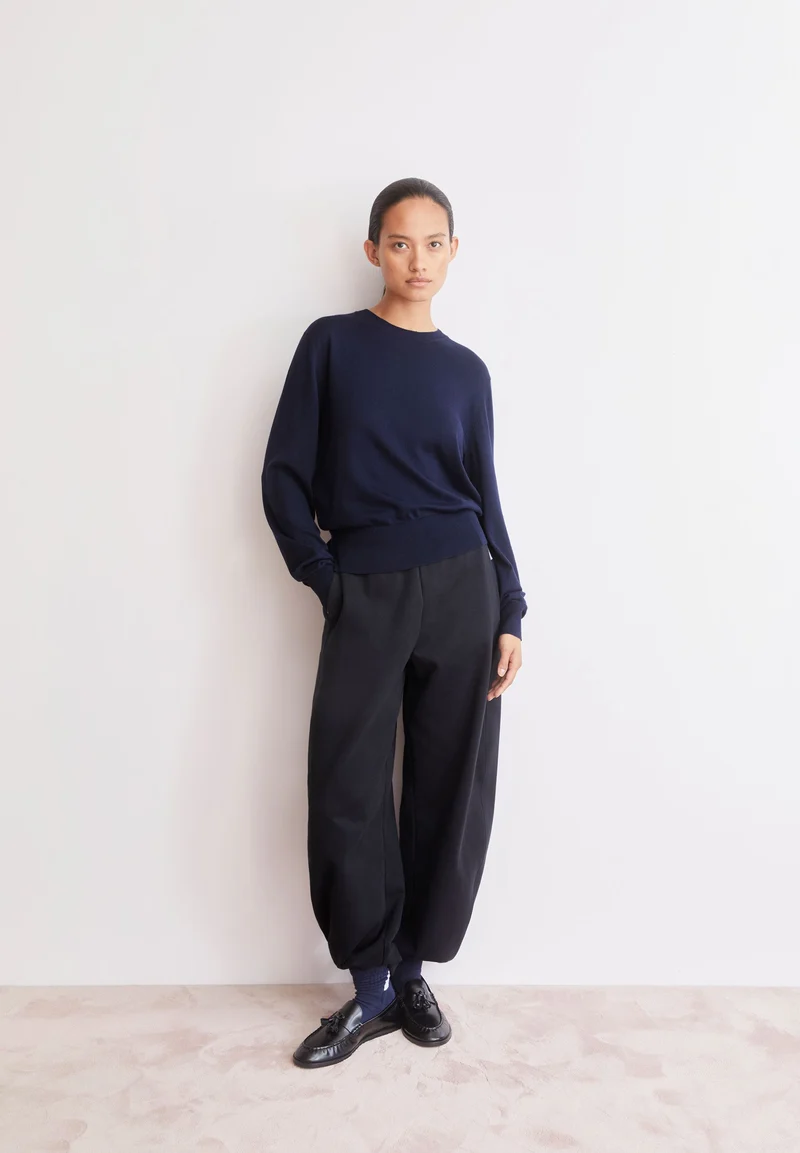 FEINSTRICKPULLOVER | tinted navy