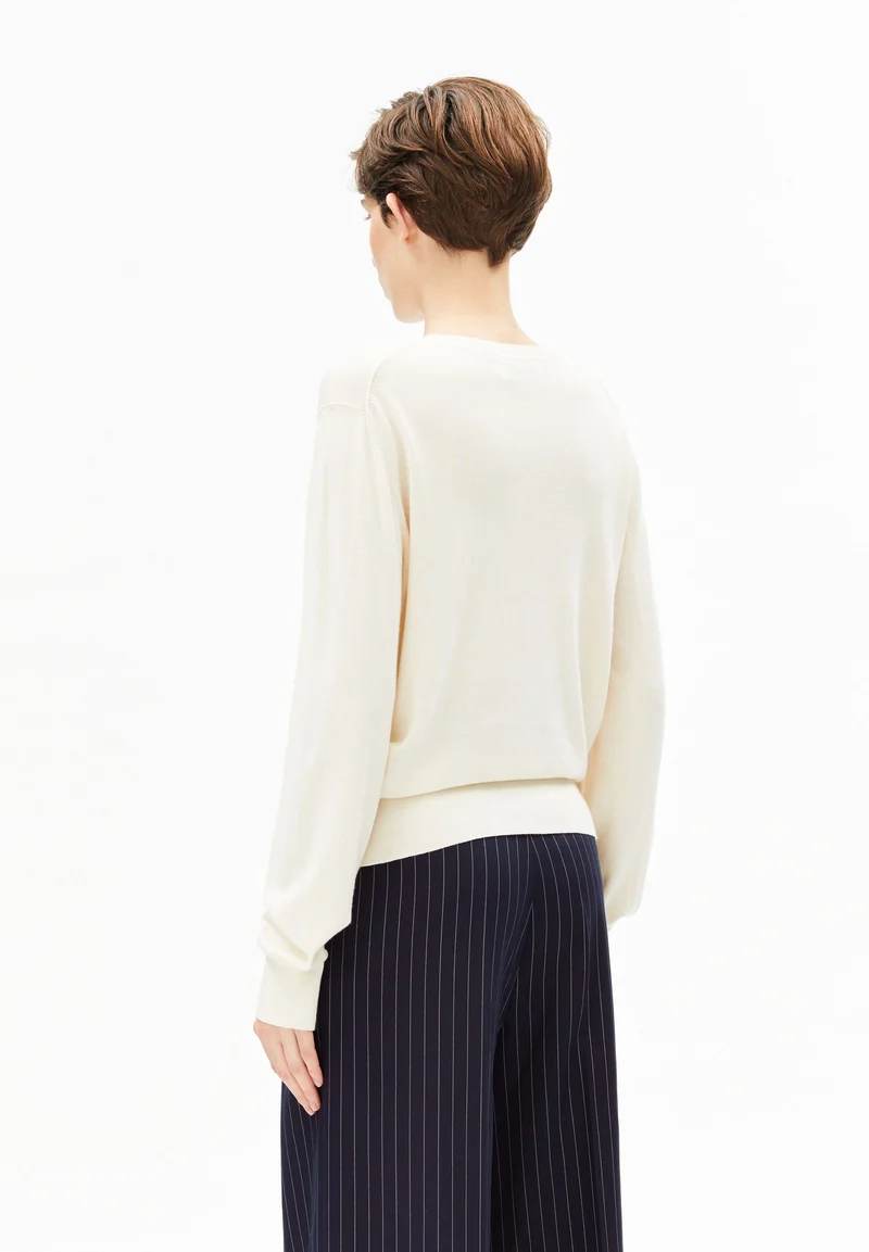 FEINSTRICKPULLOVER | oatmilk