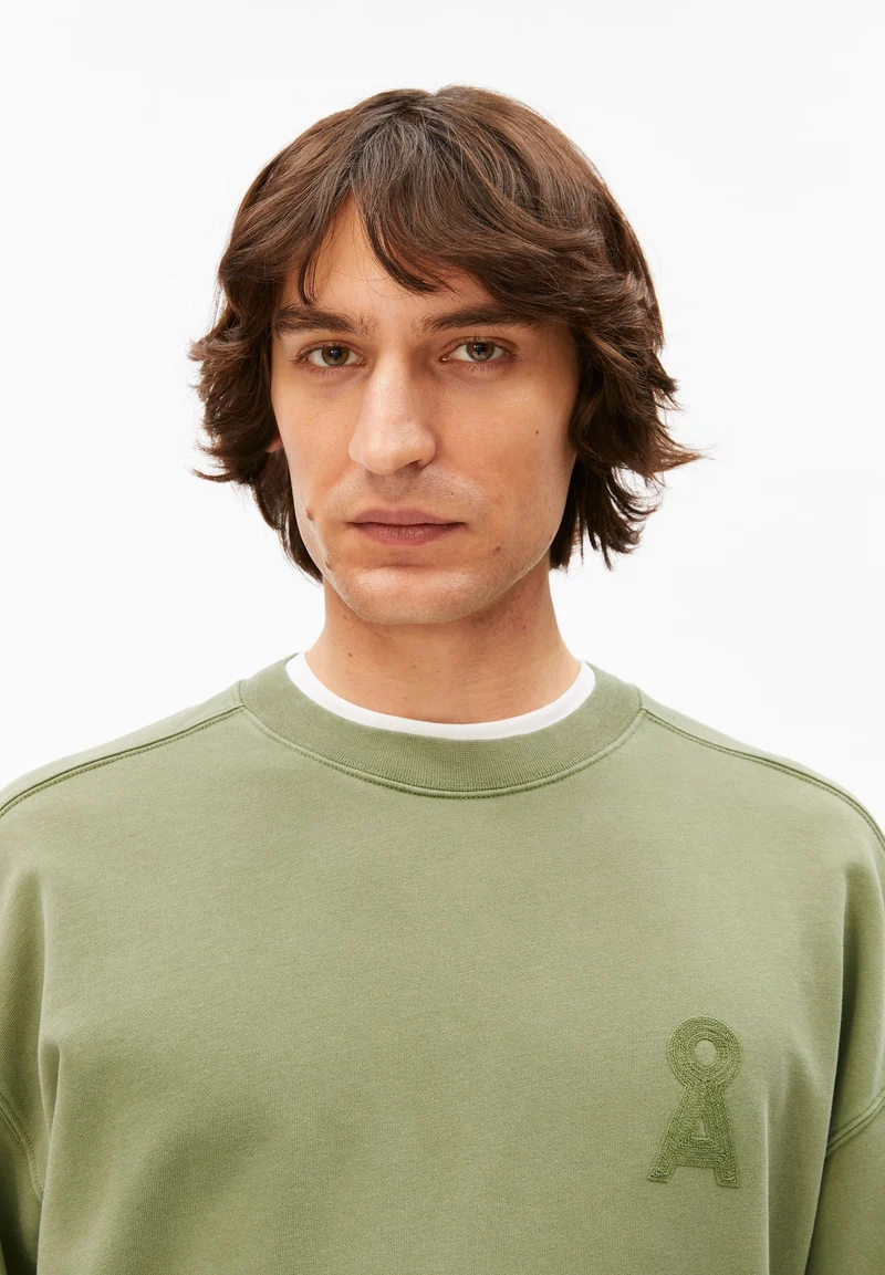 ICONIC Å GMT DYE SWEATSHIRT | fatigue green washed
