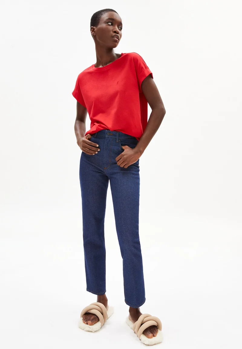 IDAARA T-SHIRT | dark poppy