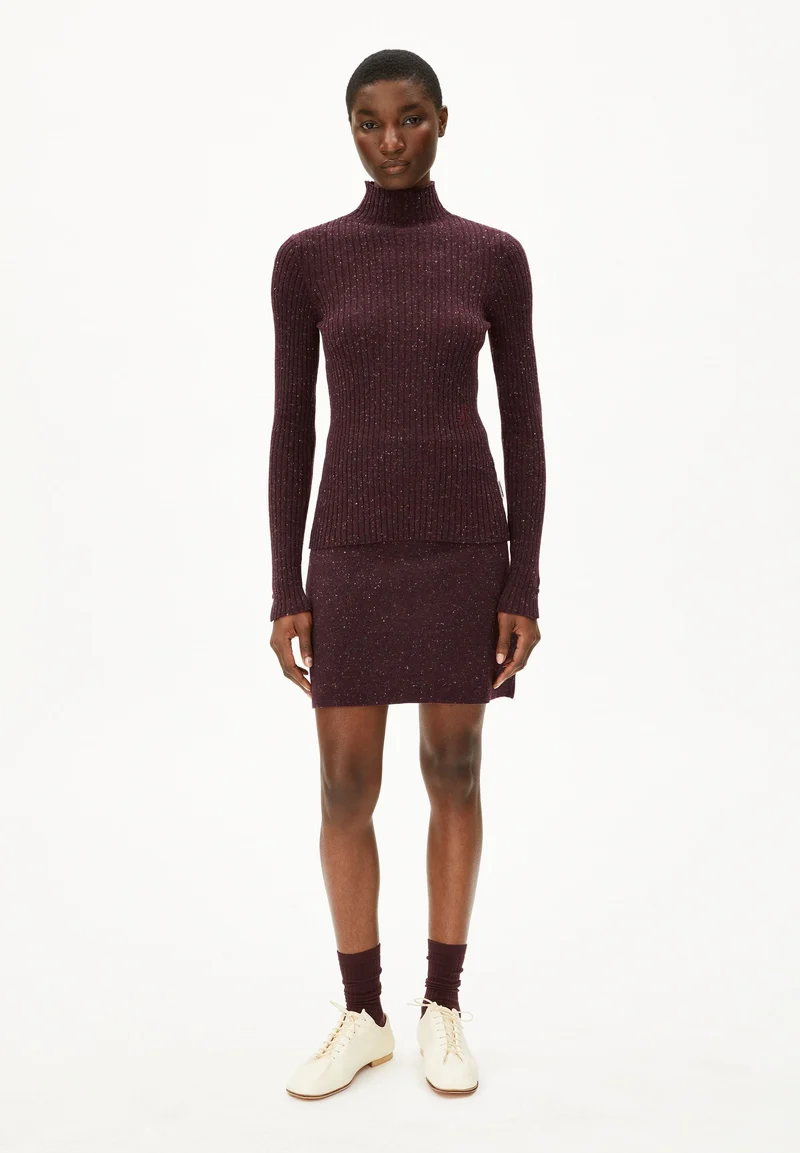 ALAANIA TWEED | dark cranberry
