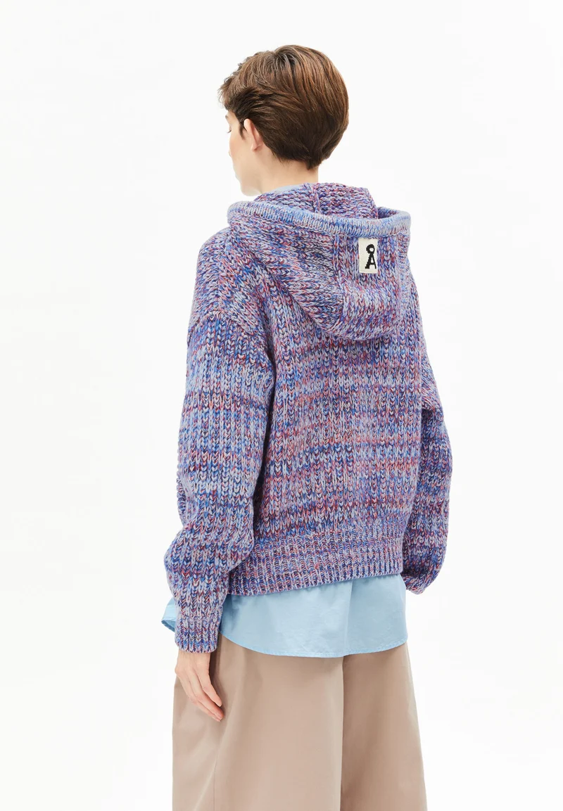 UN-WASTED STRICKHOODIE | dark poppy-dynamo blue-oatmilk