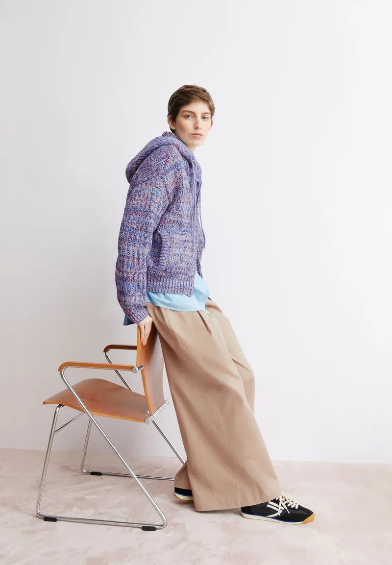 UN-WASTED STRICKHOODIE | dark poppy-dynamo blue-oatmilk