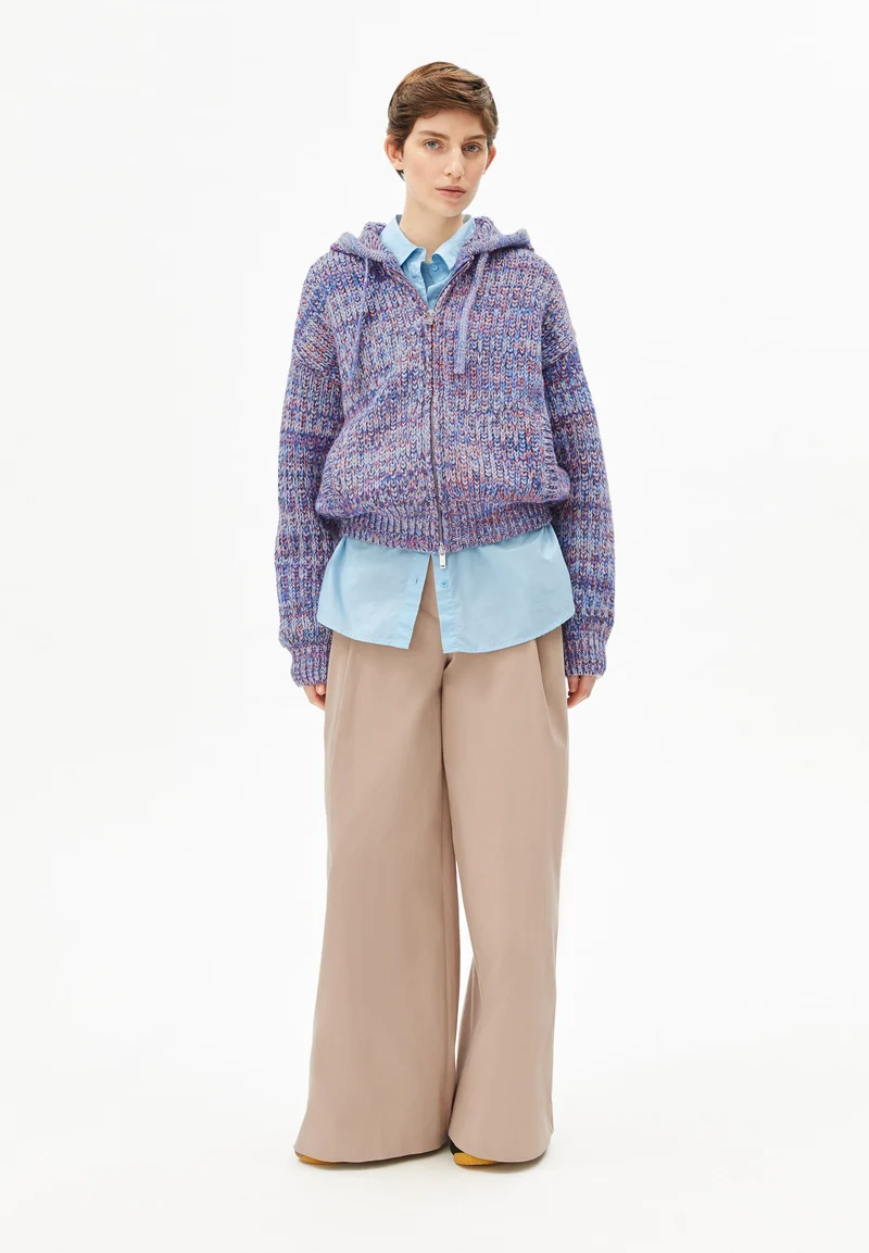 UN-WASTED STRICKHOODIE | dark poppy-dynamo blue-oatmilk
