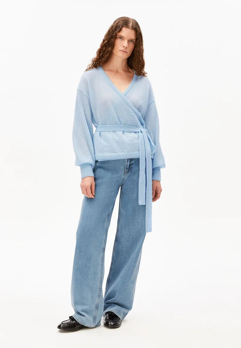MOHAIR-MIX WICKELSTRICKJACKE | blue glow