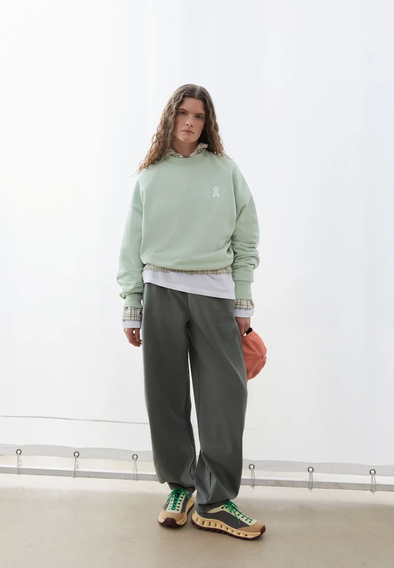 ICONIC Å ALIZAA SWEATSHIRT | foam
