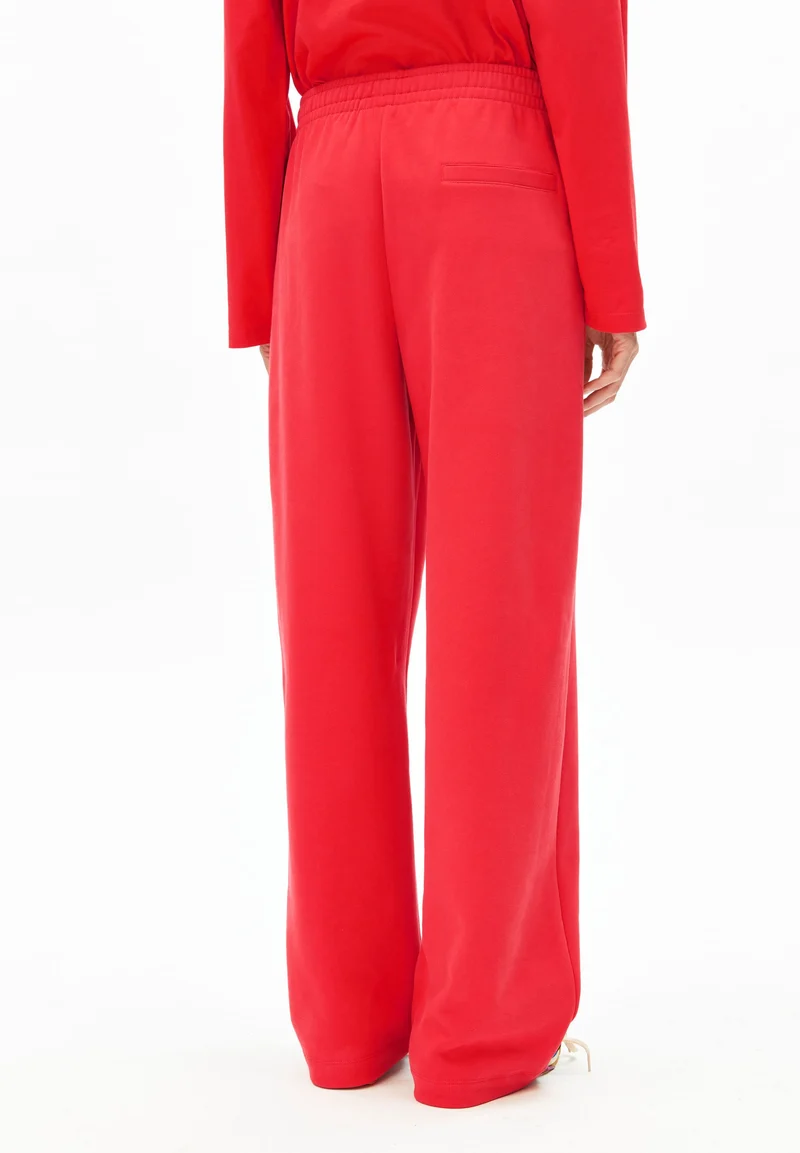 ICONIC Å IVAARA SWEATHOSE | mars red