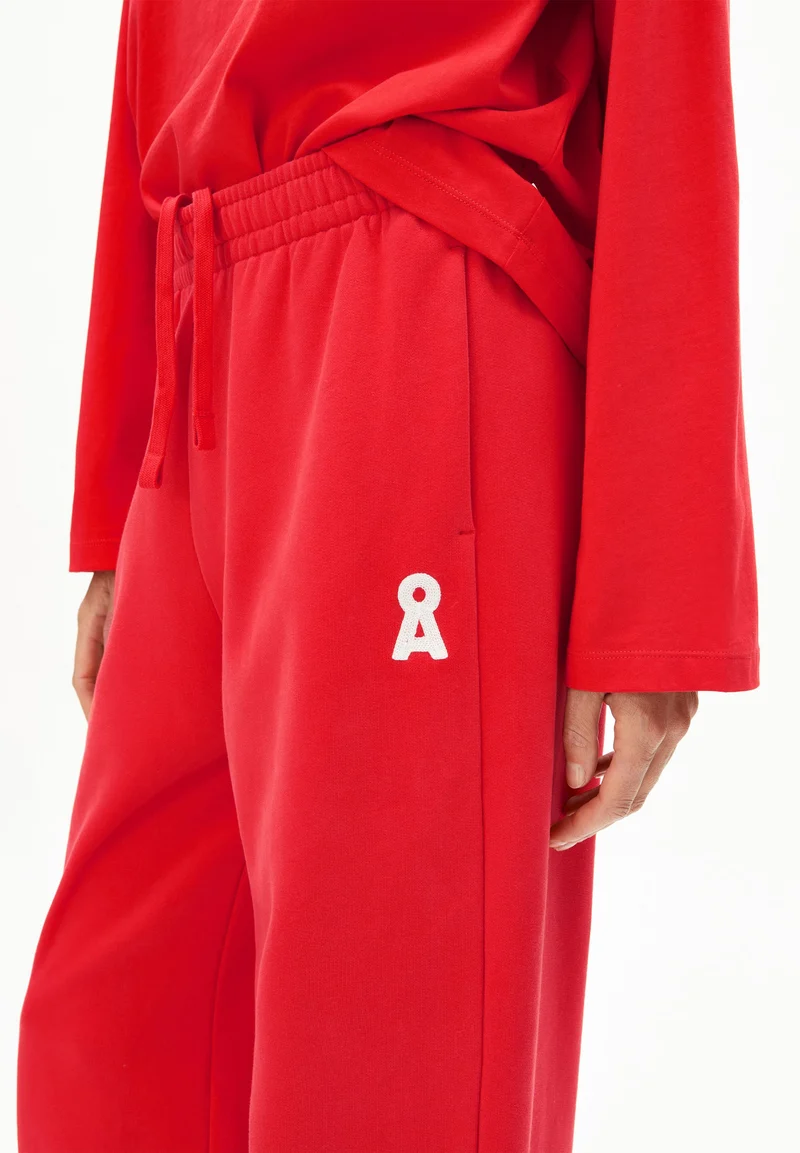 ICONIC Å IVAARA SWEATHOSE | mars red