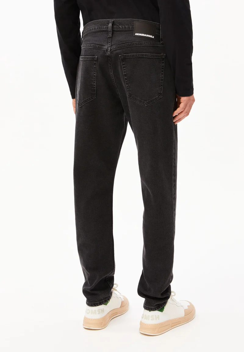 AARJO TARPA TAPERED JEANS | black washed authentic