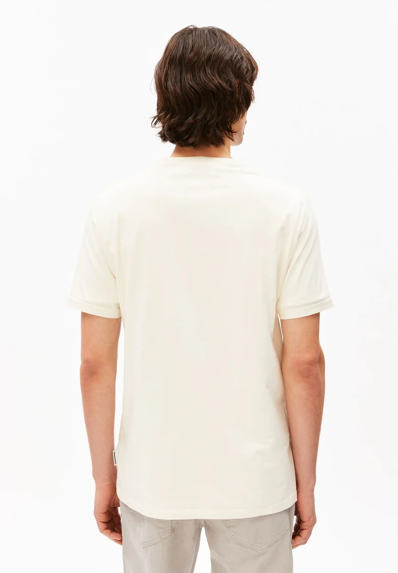 JAAMES T-SHIRT | oatmilk