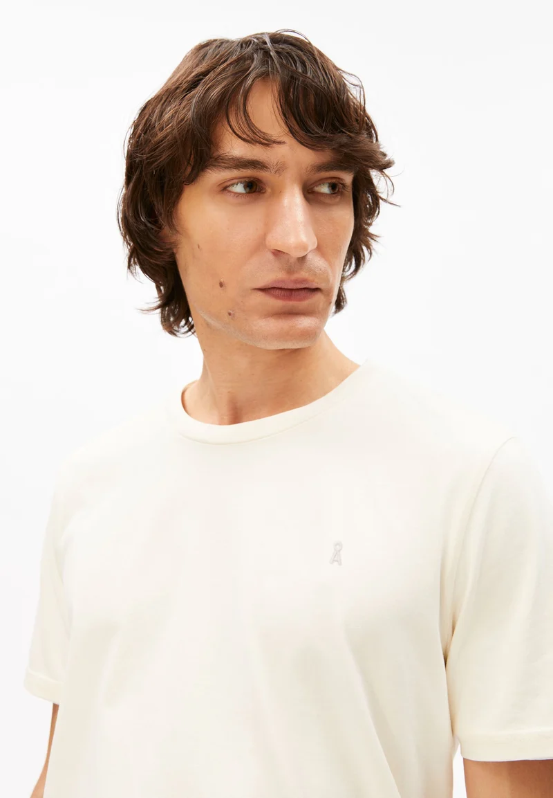 JAAMES T-SHIRT | oatmilk