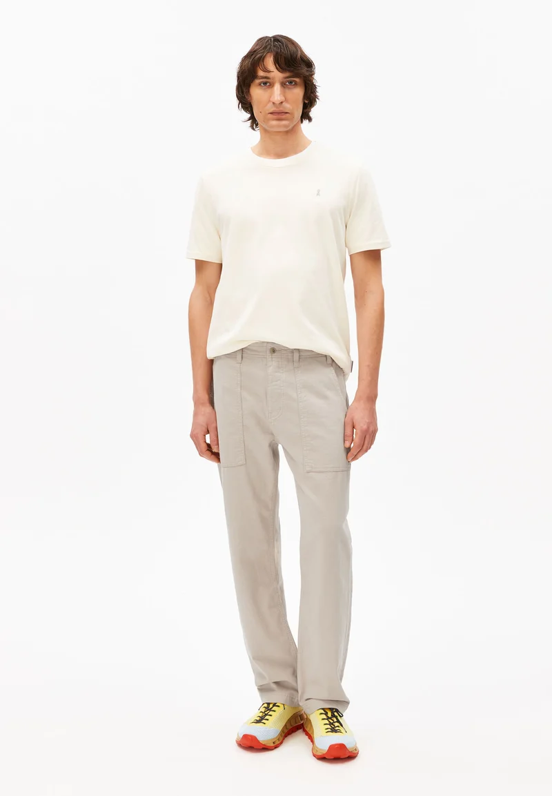 JAAMES T-SHIRT | oatmilk