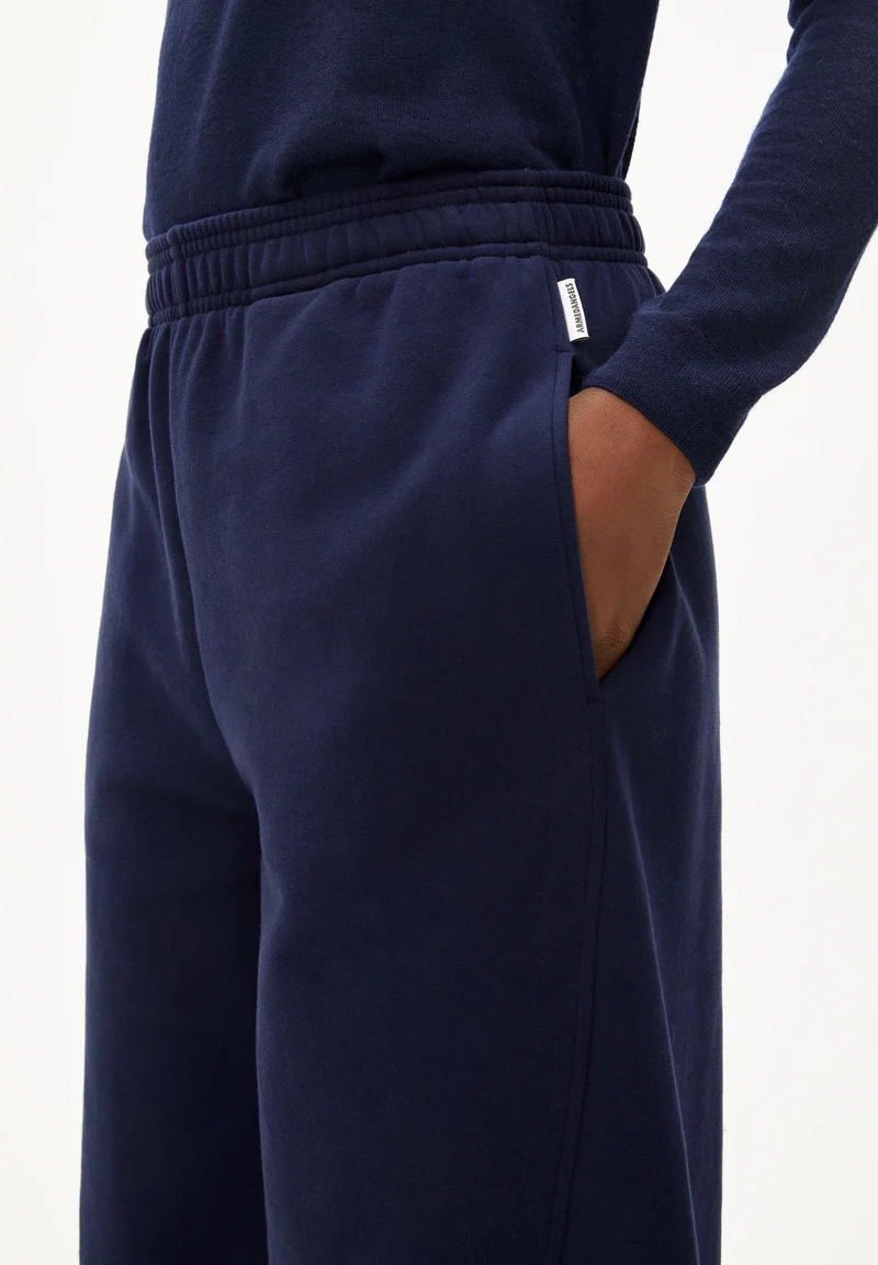 BELLAISAA | tinted navy