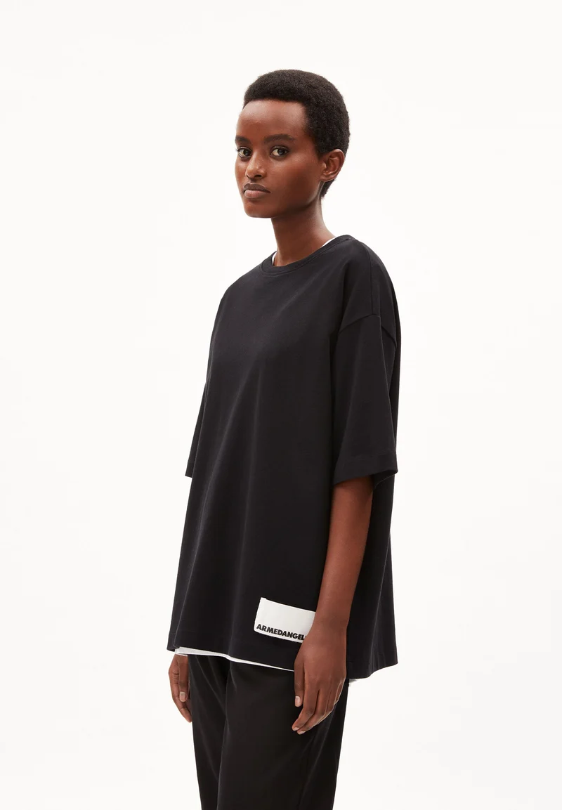 LAAURI | black
