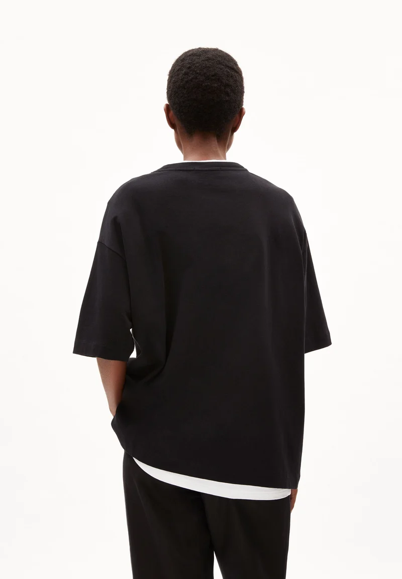 LAAURI | black