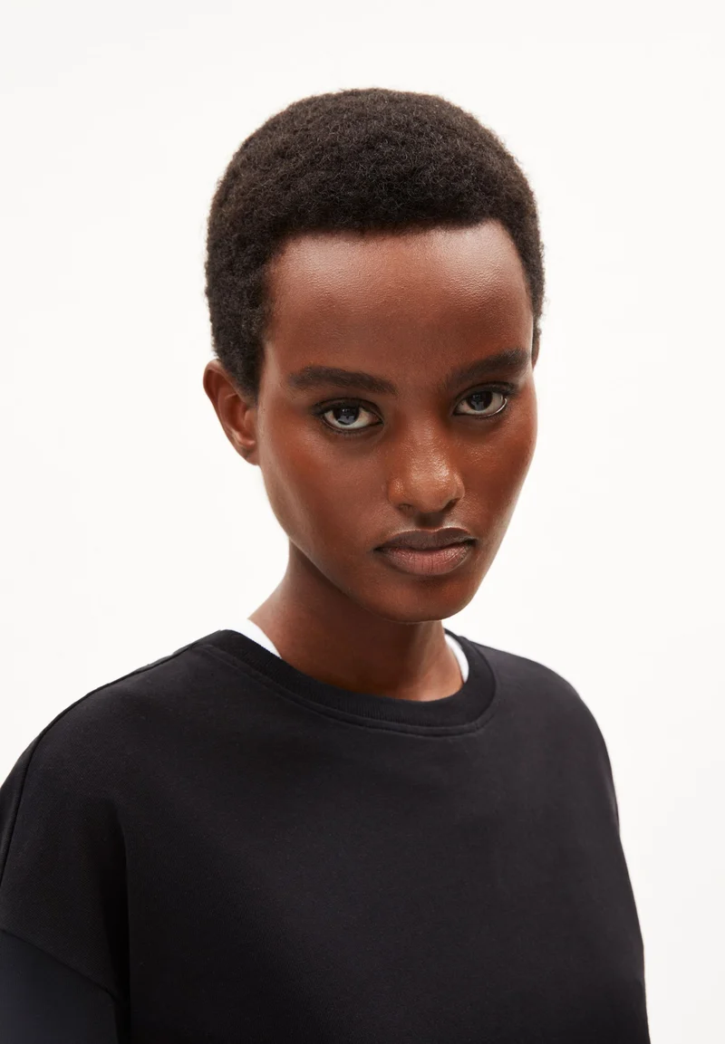 LAAURI | black