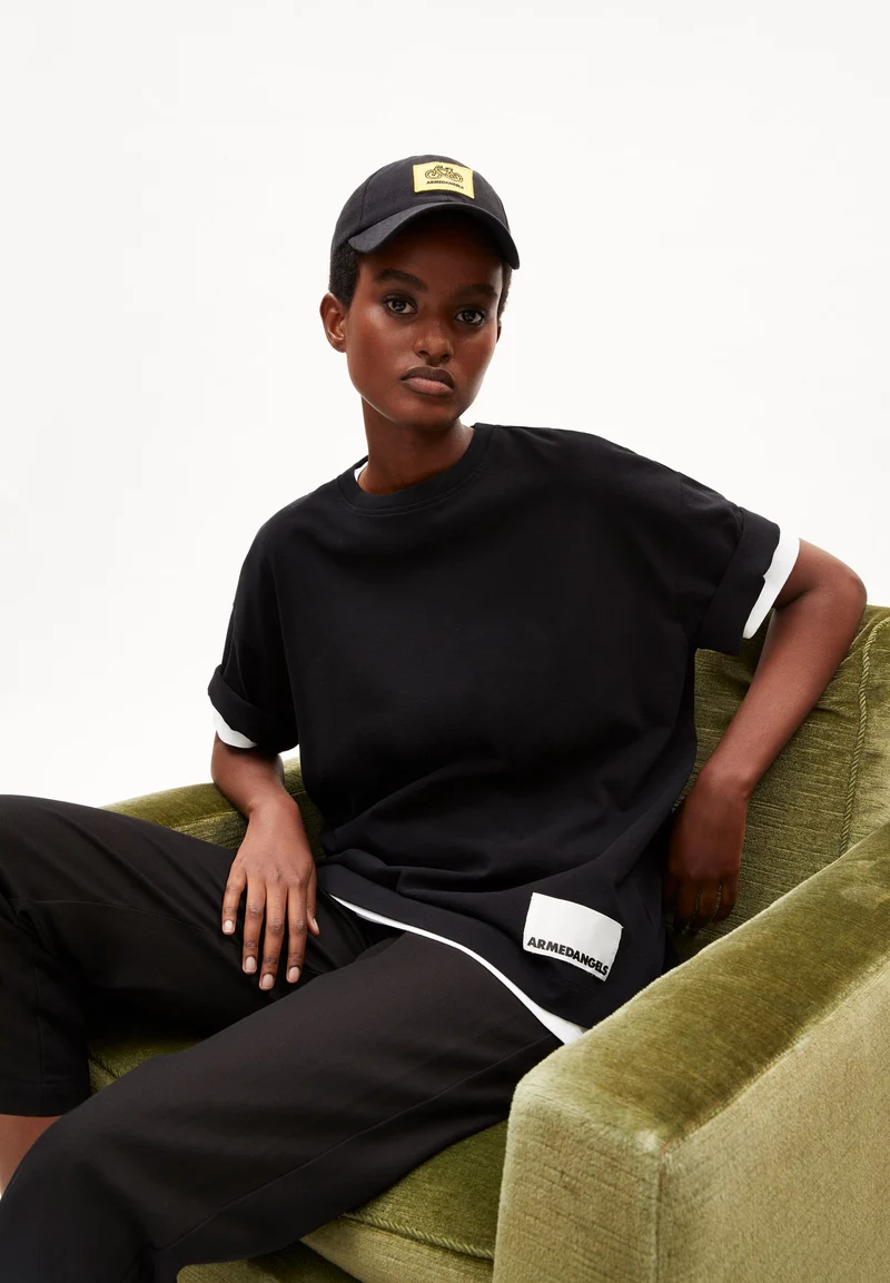 LAAURI | black