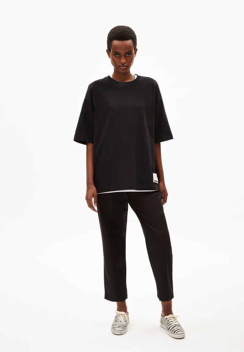 LAAURI | black