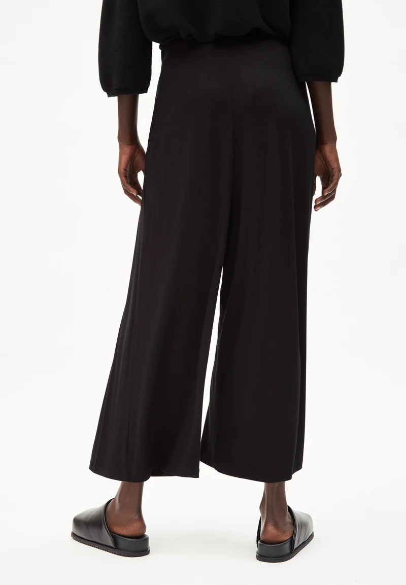 KARO LINAA SOLID | black