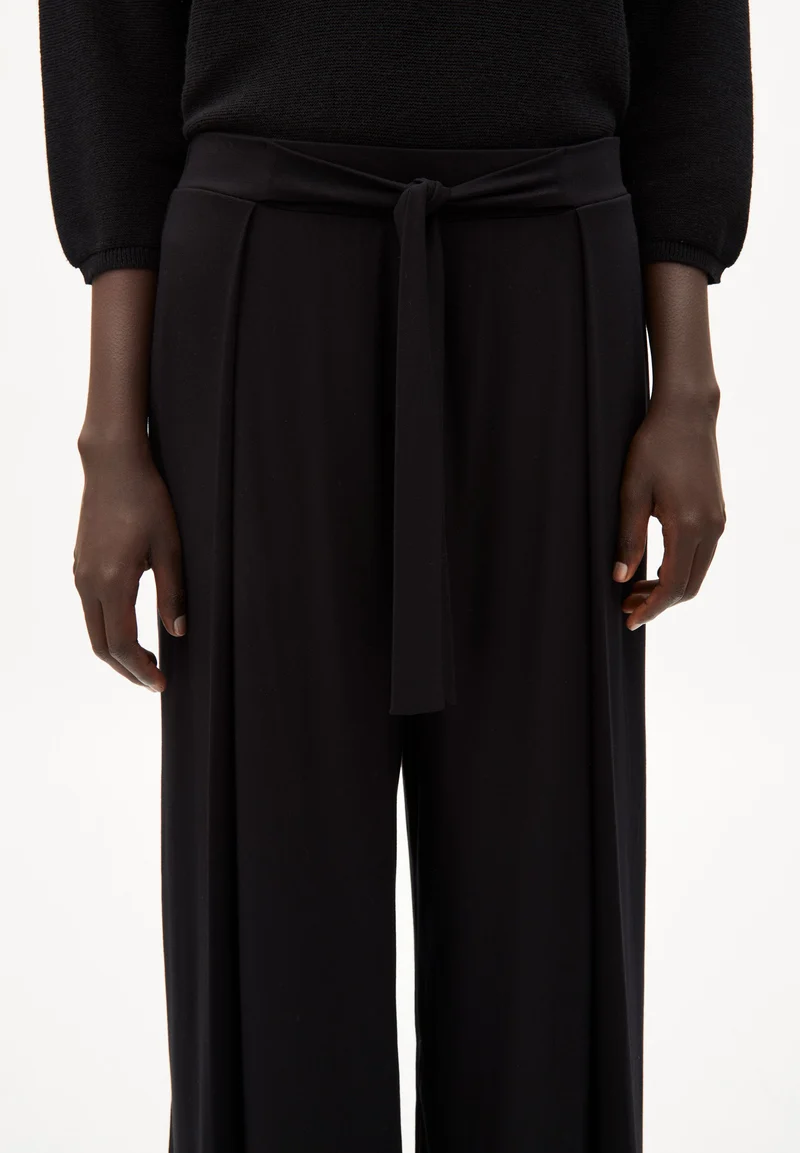 KARO LINAA SOLID | black