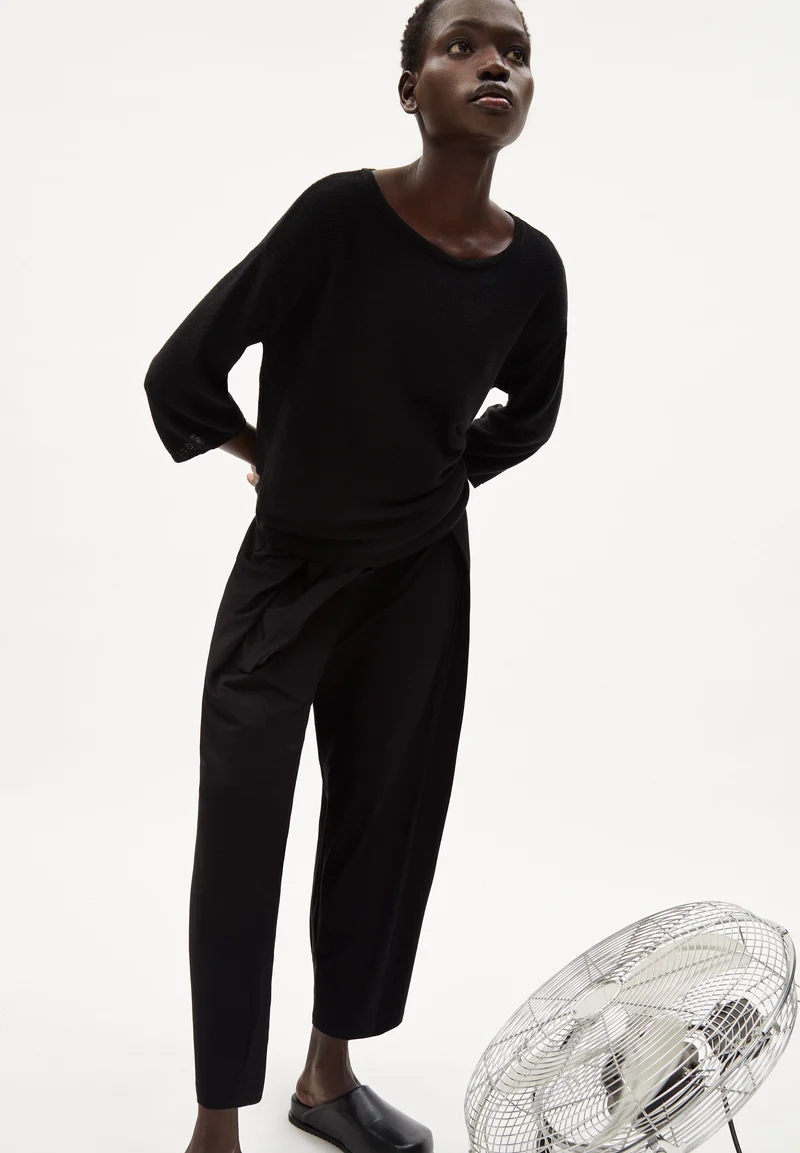 KARO LINAA SOLID | black