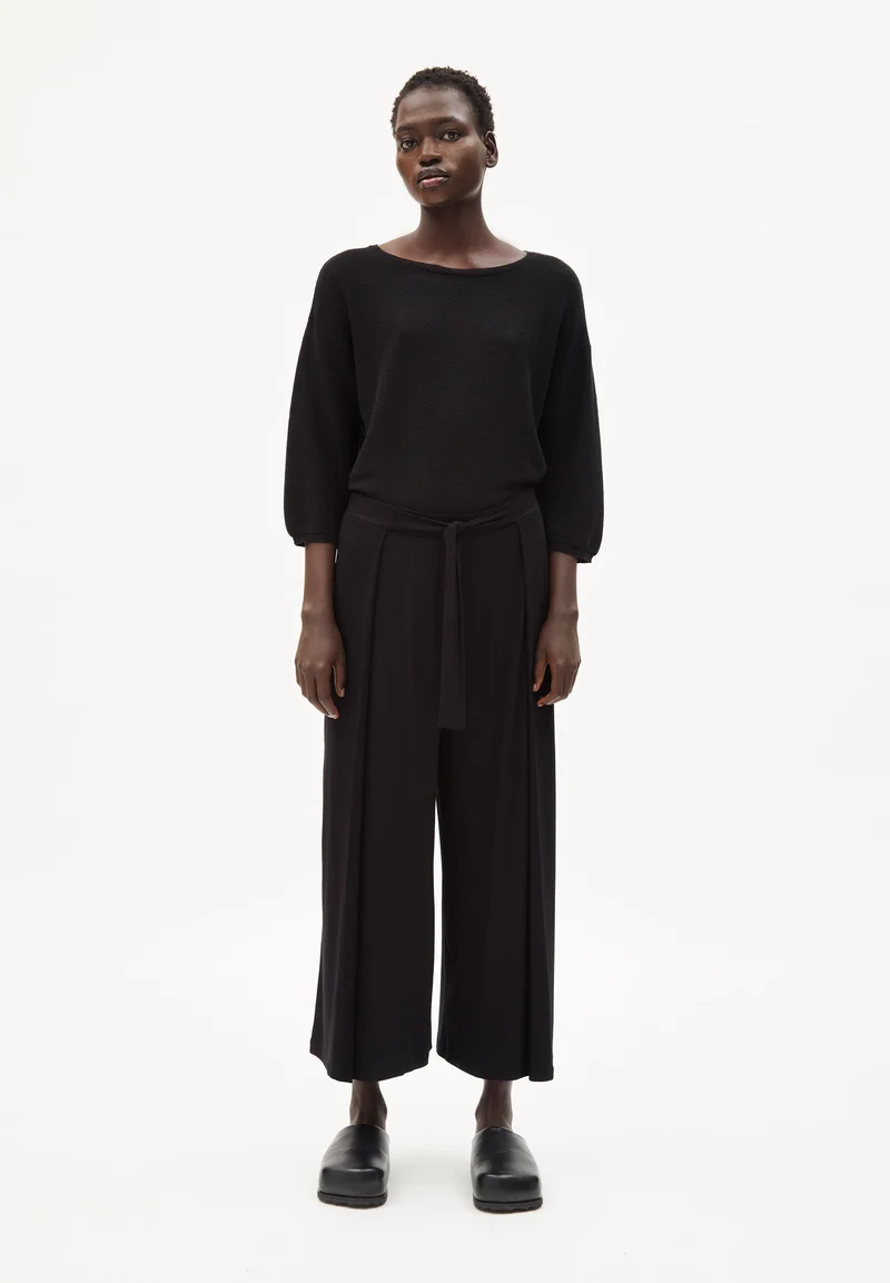 KARO LINAA SOLID | black