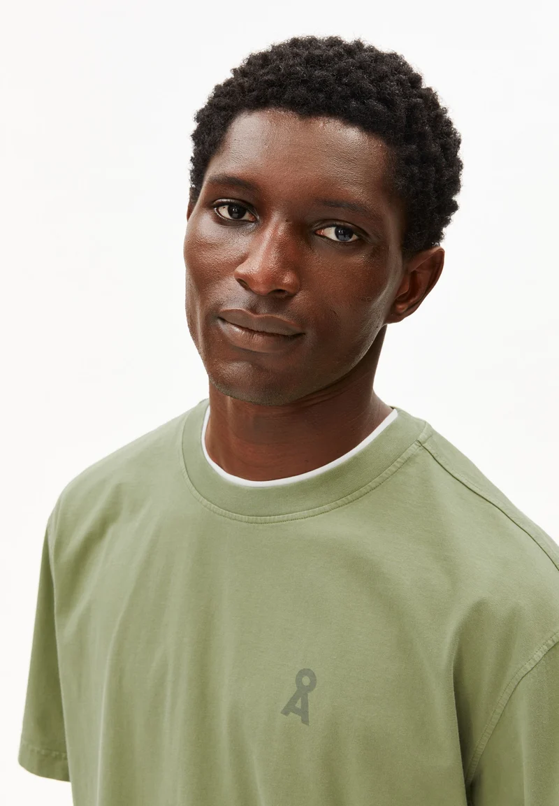 ICONIC Å MAARKOS GD T-SHIRT | fatigue green washed