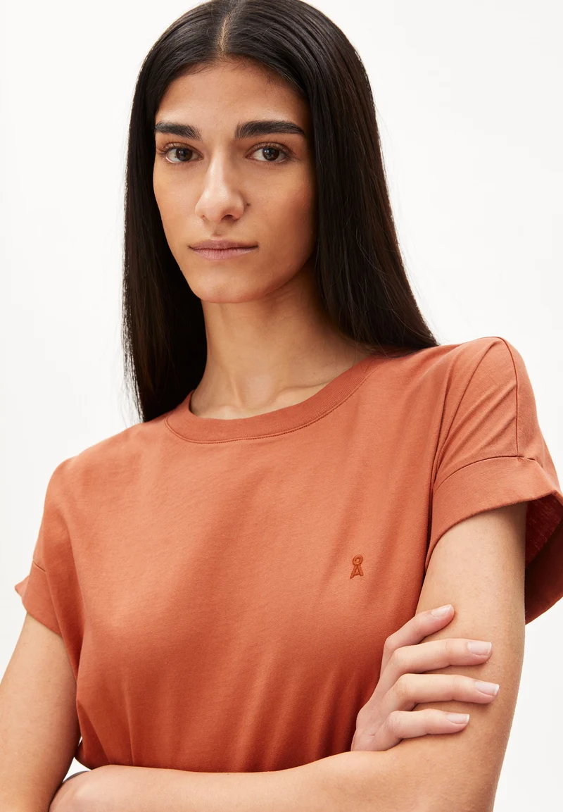 IDAARA T-SHIRT | brick