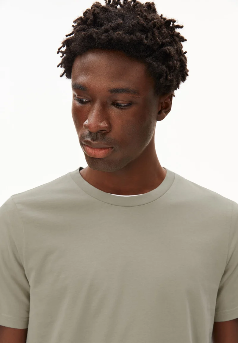 JAAMES T-SHIRT | light sage