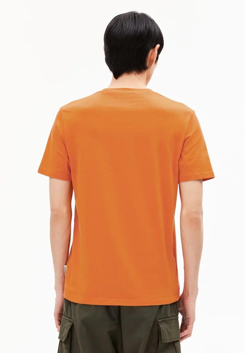 JAAMES T-SHIRT | amberglow
