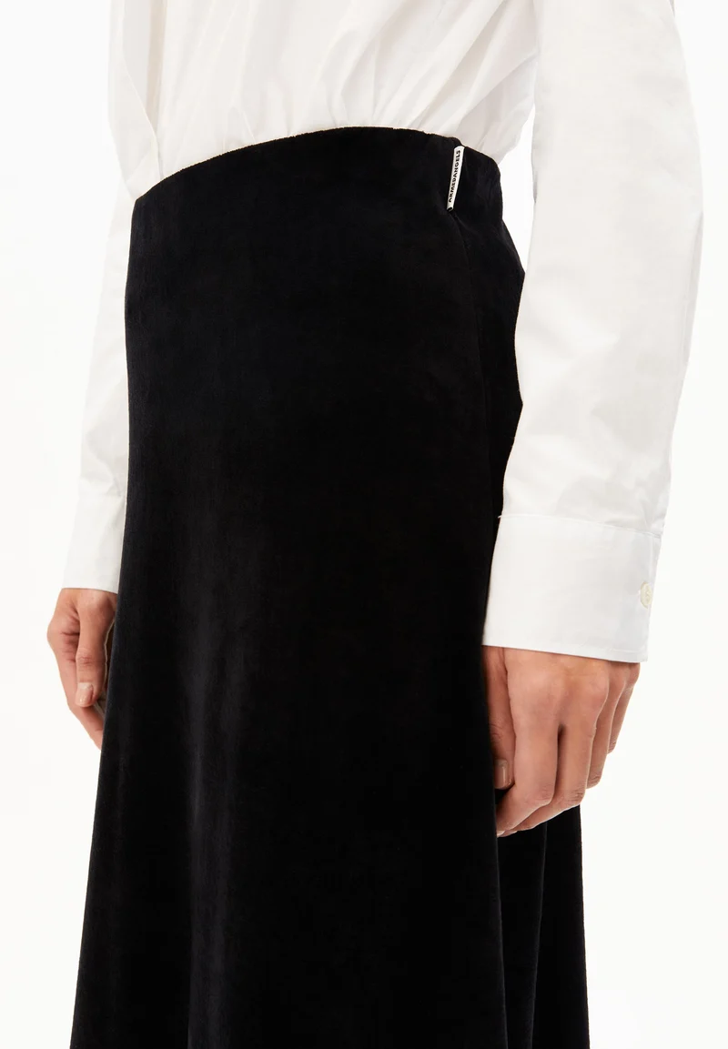 VOLAGAA SAMTROCK | black